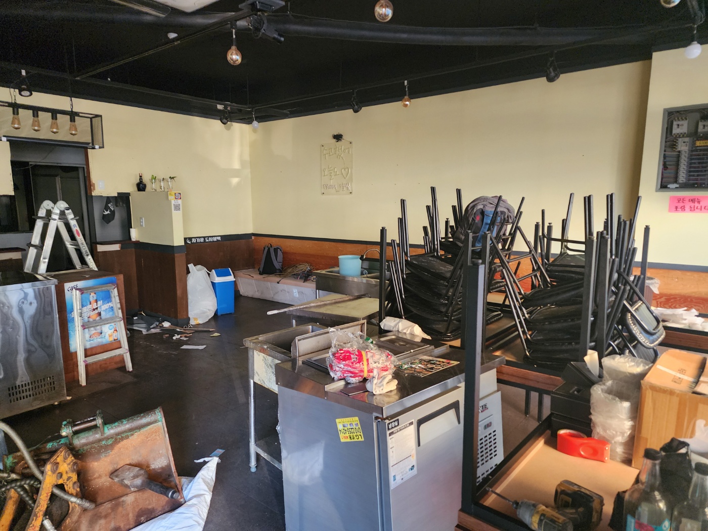 매장·사무실 철거 현장